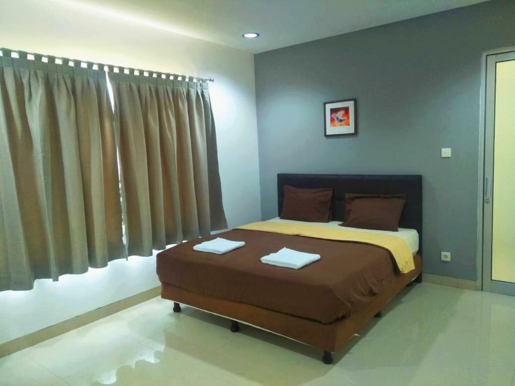 Villa Kaca Tanjung Lesung Exteriör bild